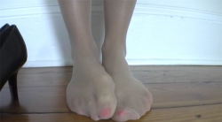 【代购】Candi Blonde wiggles her itchy toes