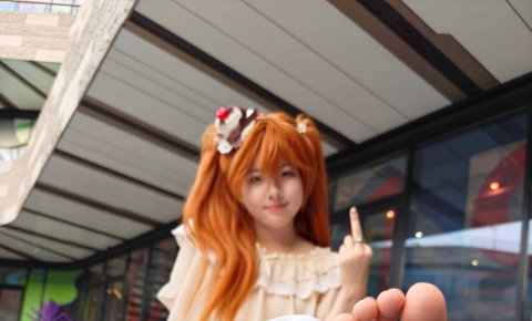 【18原创】漫展门口约拍明日香可爱原味嫩脚！