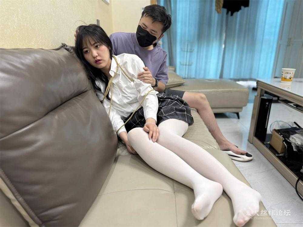 《谎言》女友与陌生男子前往酒店被朋友看见 放倒玩脚