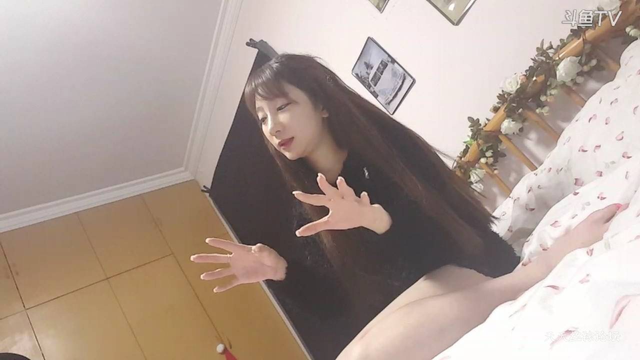 斗鱼TV郭mini床上秀脚[00_02_46][20260314-203427].jpg