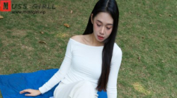 【裸足】173 39码大脚高挑舞蹈演员曼丽公园木桌上美足写真(2)【109P】