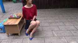 （自由职业妍妍丝袜高跟）模拍系列之三十六：丝袜高跟玩鞋