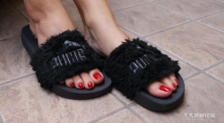 欧美 胡子哥浴室狂tian小美女小巧嫩足