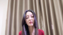 美女主播茶 顶美足脸同框