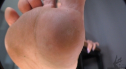 吮吸你田径教练的酸臭脚 4K[Janira Wolfe]