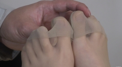 【南国足艺】玩乐儿肉丝美脚，拉扯丝袜，丝袜脚诱人！