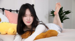 绮梦摄影223期 小艺展示肉丝+裸足（无印珍藏版）50分钟视频+460P套图